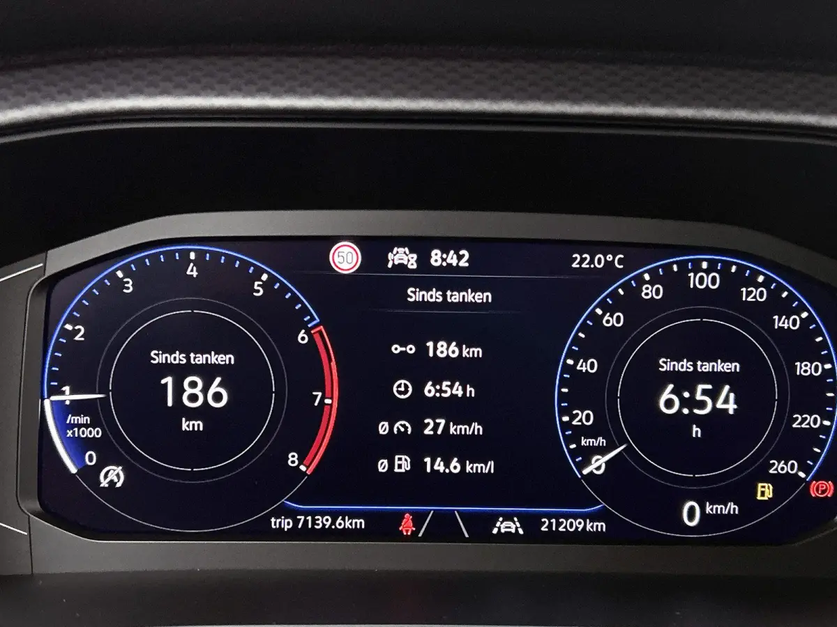 1.0 TSI Life Edition | 95 PK | Trekhaak | Manilla Velgen | All Season Banden | Keyless | Climatronic (Automatische Airco) | Digital Cockpit |