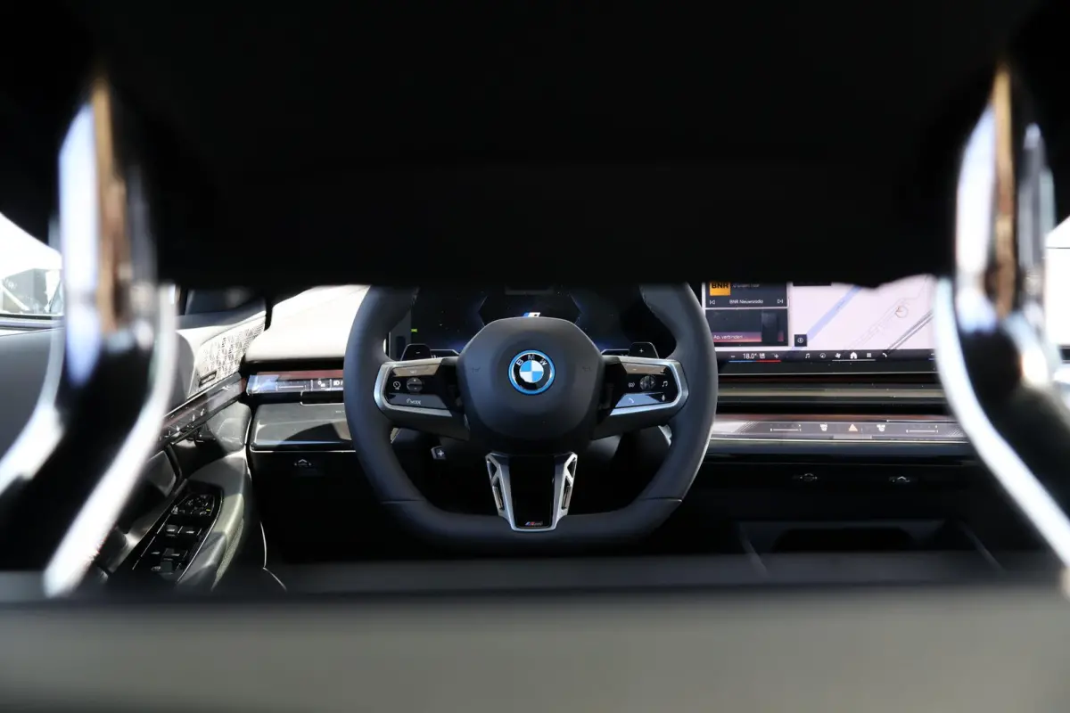530e M Sport Edition | SoH 100% | M Sportpakket Pro | Comfort Access | Trekhaak | panoramadak | Driving Assistant Professional | Bowers & Wilkins