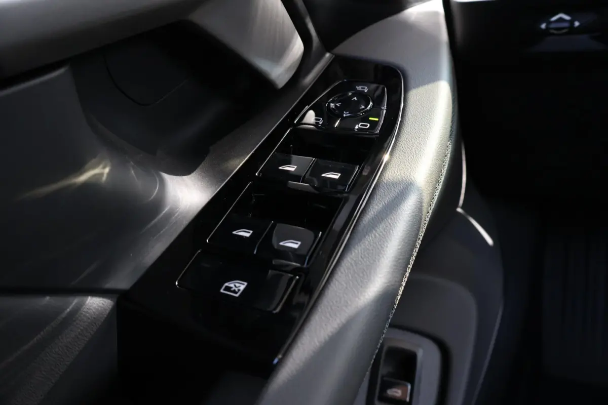 530e M Sport Edition | SoH 100% | M Sportpakket Pro | Comfort Access | Trekhaak | panoramadak | Driving Assistant Professional | Bowers & Wilkins