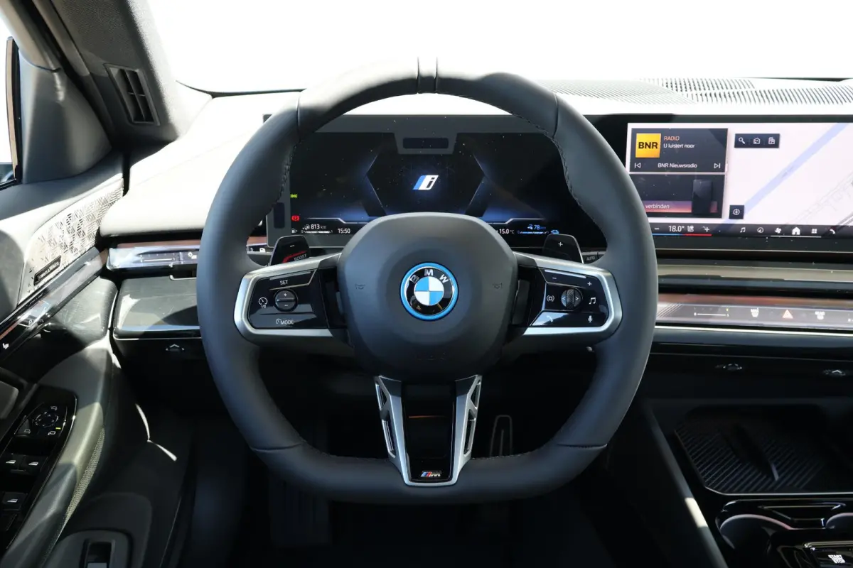 530e M Sport Edition | SoH 100% | M Sportpakket Pro | Comfort Access | Trekhaak | panoramadak | Driving Assistant Professional | Bowers & Wilkins