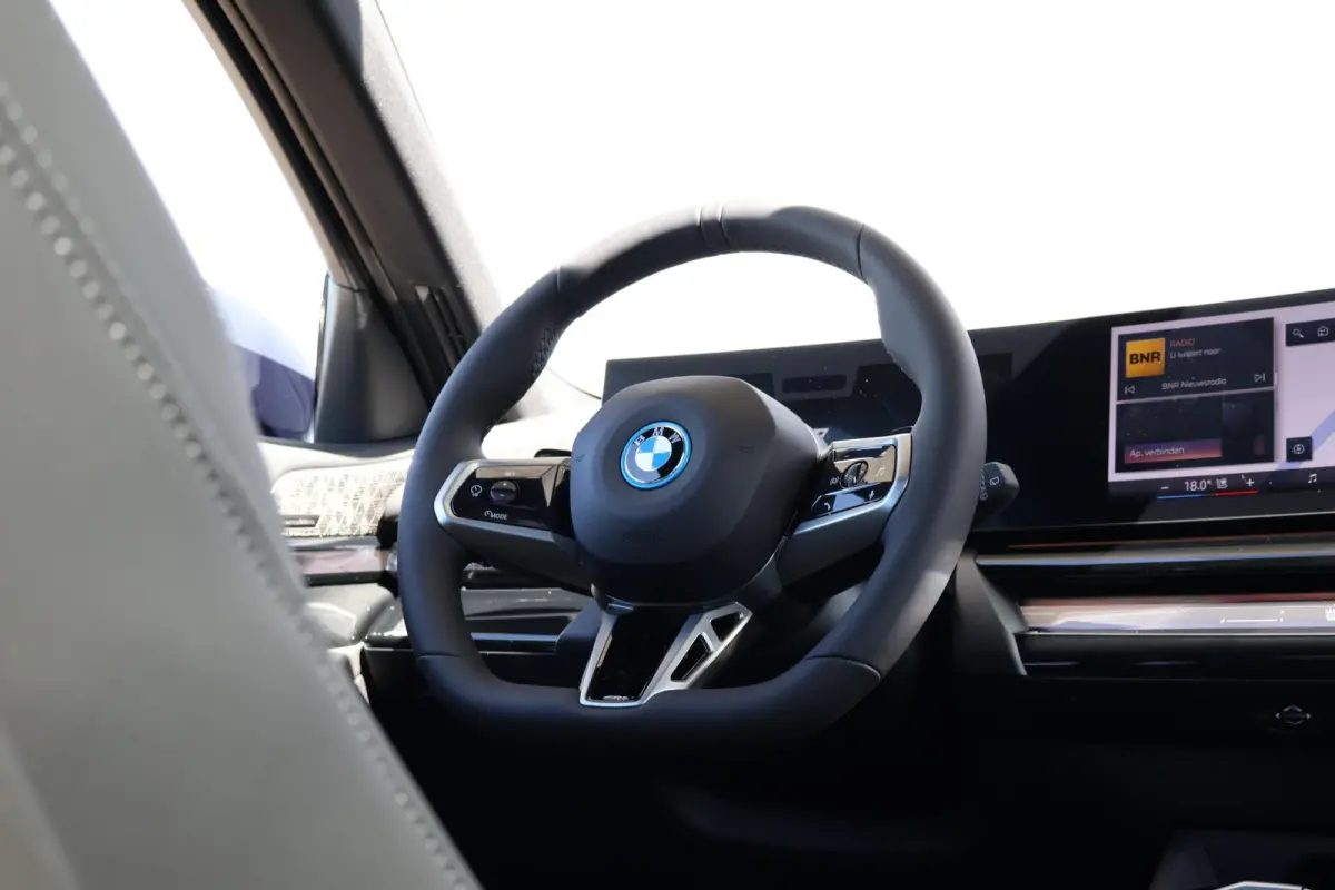 530e M Sport Edition | SoH 100% | M Sportpakket Pro | Comfort Access | Trekhaak | panoramadak | Driving Assistant Professional | Bowers & Wilkins