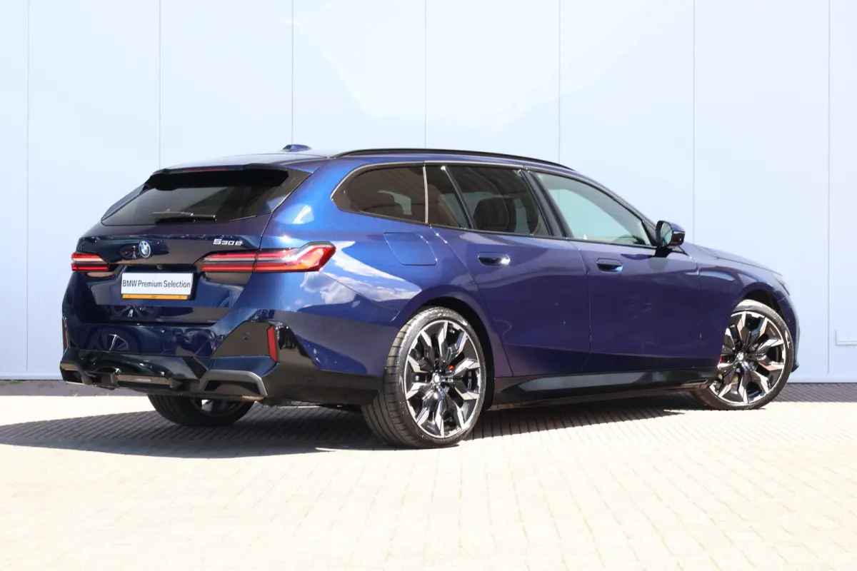 530e M Sport Edition | SoH 100% | M Sportpakket Pro | Comfort Access | Trekhaak | panoramadak | Driving Assistant Professional | Bowers & Wilkins