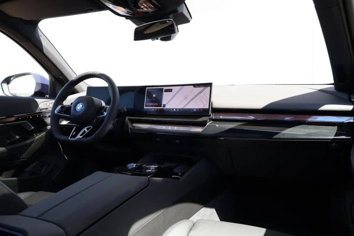 530e M Sport Edition | SoH 100% | M Sportpakket Pro | Comfort Access | Trekhaak | panoramadak | Driving Assistant Professional | Bowers & Wilkins