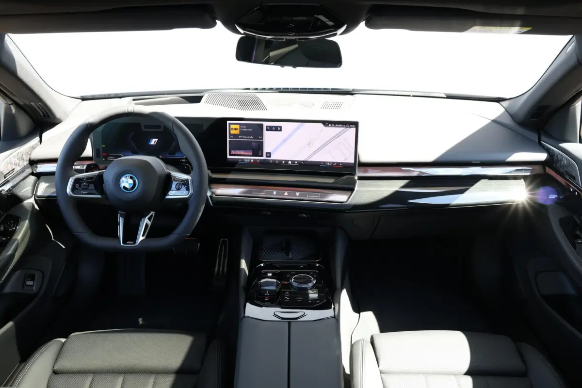 530e M Sport Edition | SoH 100% | M Sportpakket Pro | Comfort Access | Trekhaak | panoramadak | Driving Assistant Professional | Bowers & Wilkins