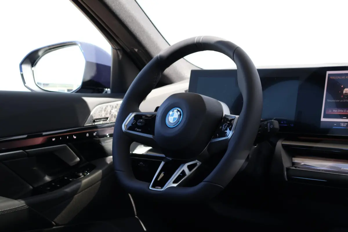 530e M Sport Edition | SoH 100% | M Sportpakket Pro | Comfort Access | Trekhaak | panoramadak | Driving Assistant Professional | Bowers & Wilkins