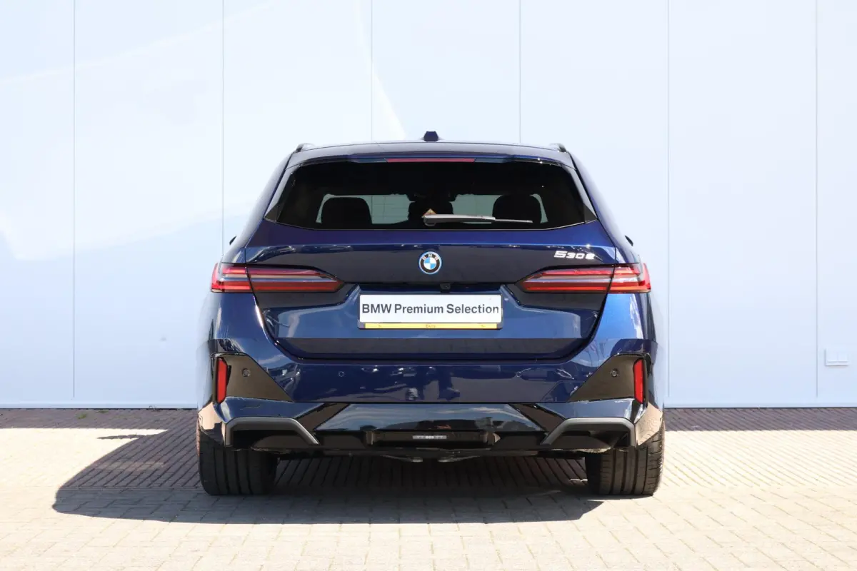 530e M Sport Edition | SoH 100% | M Sportpakket Pro | Comfort Access | Trekhaak | panoramadak | Driving Assistant Professional | Bowers & Wilkins