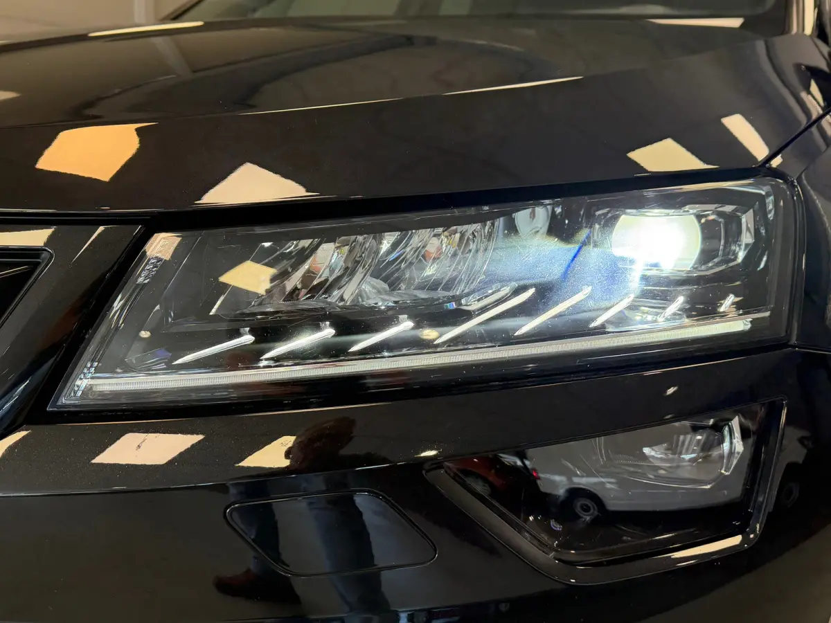 1.5 TSI ACT Sportline Business | PANODAK | LED | 19"LM VELGEN |