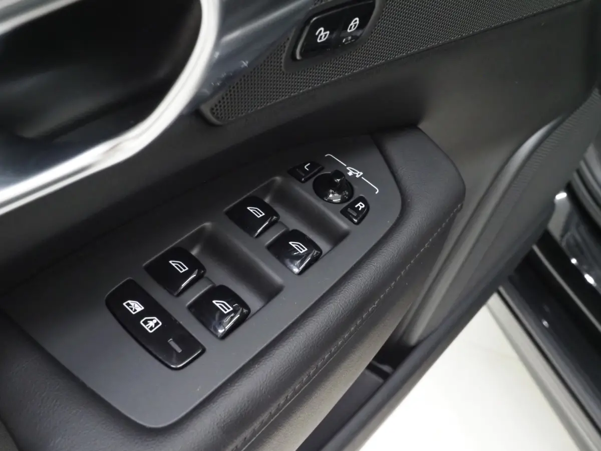 2.0 T6 Plug-in hybrid AWD Long Range | Leder | Pilot Assist | Keyless | Dodehoek | Memory | Camera | LED | Carplay
