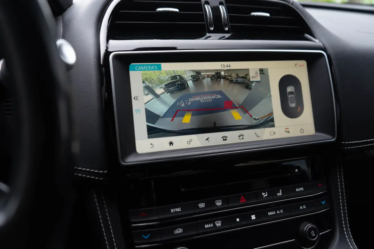 2.0 Portfolio AWD 20d R-sport / Leder/ Virtual Cockpit/ Touch Navigatie/ Trekhaak/ Panoramadak/ 132kW (180PK)