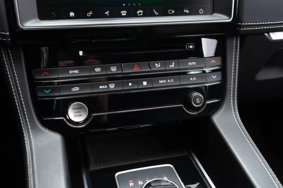 2.0 Portfolio AWD 20d R-sport / Leder/ Virtual Cockpit/ Touch Navigatie/ Trekhaak/ Panoramadak/ 132kW (180PK)