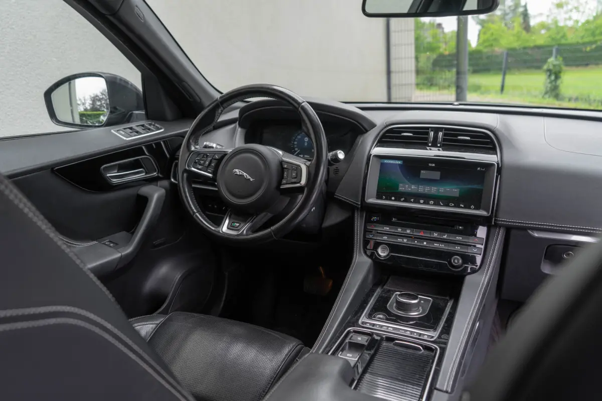 2.0 Portfolio AWD 20d R-sport / Leder/ Virtual Cockpit/ Touch Navigatie/ Trekhaak/ Panoramadak/ 132kW (180PK)