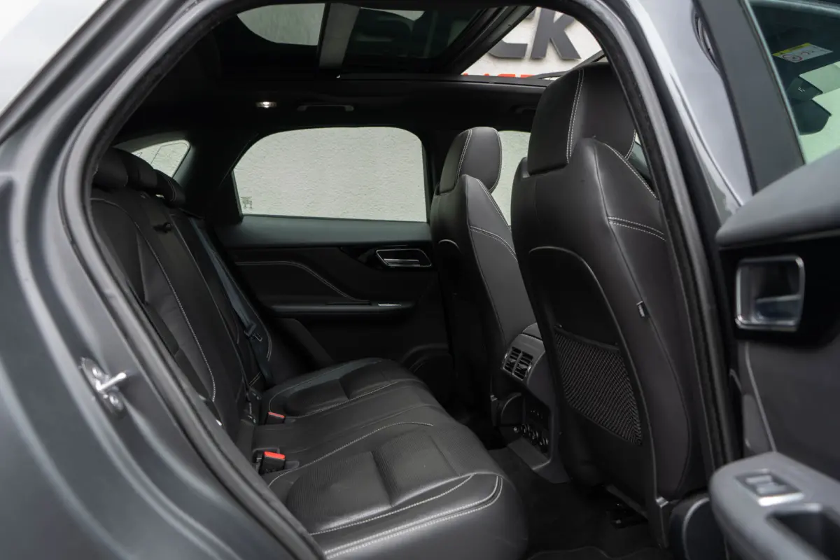 2.0 Portfolio AWD 20d R-sport / Leder/ Virtual Cockpit/ Touch Navigatie/ Trekhaak/ Panoramadak/ 132kW (180PK)