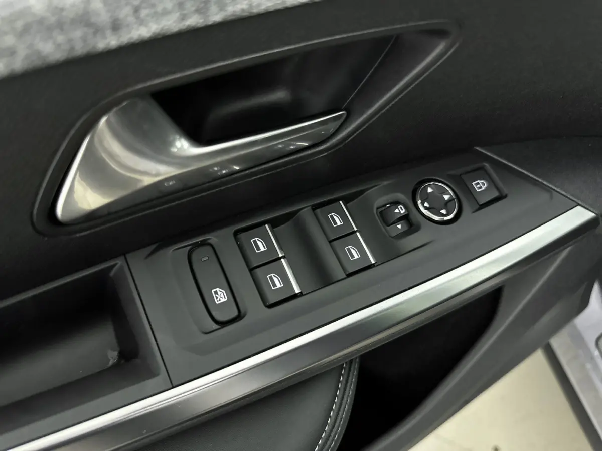 SUV Hybrid 136pk Automaat GT | Alcantara interieur pakket | Camera | Navigatie | Adaptieve Cruise Control | CarPlay | Full Led Koplampen