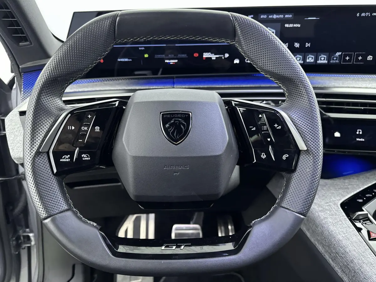 SUV Hybrid 136pk Automaat GT | Alcantara interieur pakket | Camera | Navigatie | Adaptieve Cruise Control | CarPlay | Full Led Koplampen