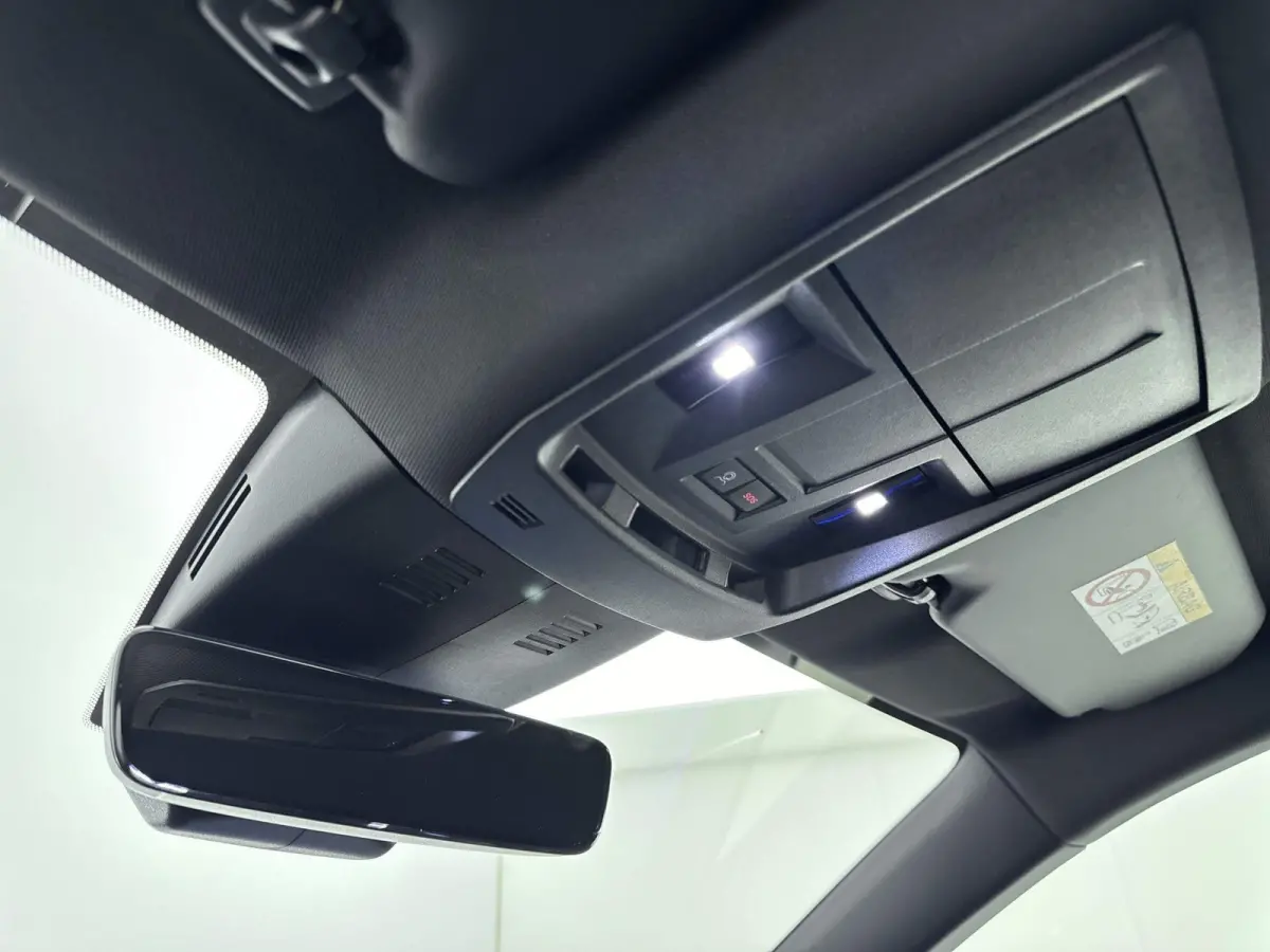 SUV Hybrid 136pk Automaat GT | Alcantara interieur pakket | Camera | Navigatie | Adaptieve Cruise Control | CarPlay | Full Led Koplampen