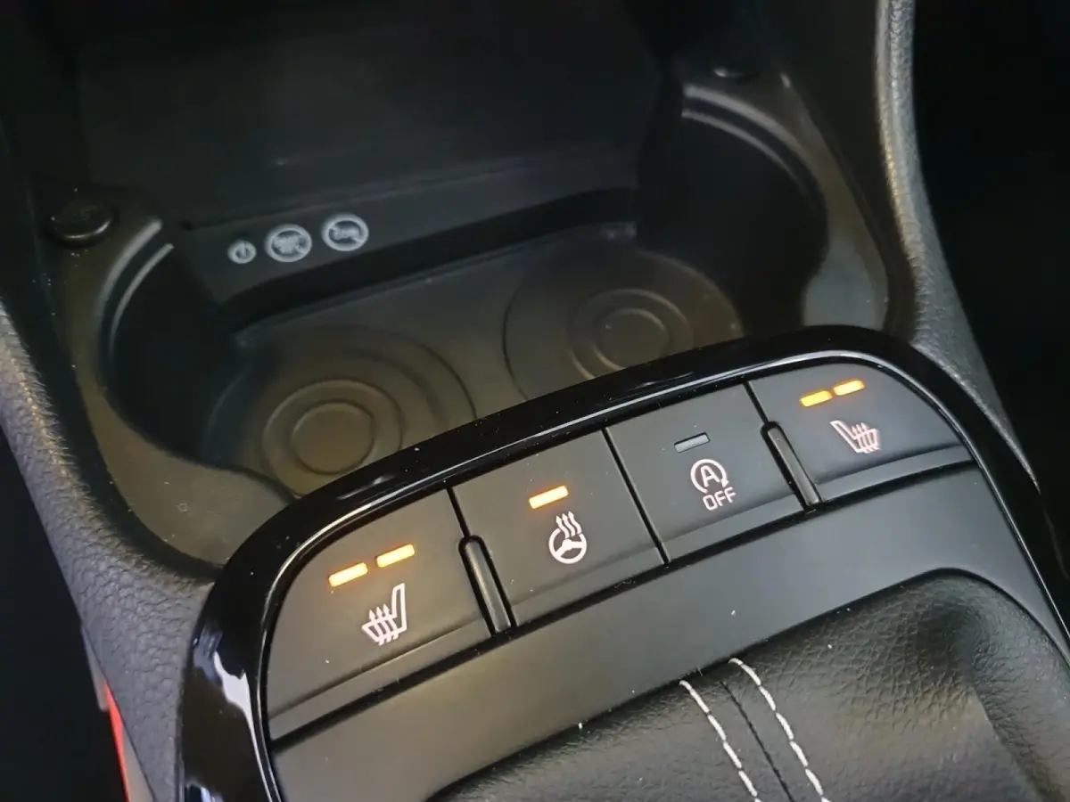 1.0 DPI ExecutiveLine | Stoel en stuurverwarming | Navigatie | Camera | Keyless met startknop | Climate control | Cruise control | Getinte ramen achter |