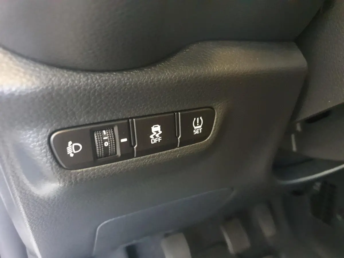 1.0 DPI ExecutiveLine | Stoel en stuurverwarming | Navigatie | Camera | Keyless met startknop | Climate control | Cruise control | Getinte ramen achter |
