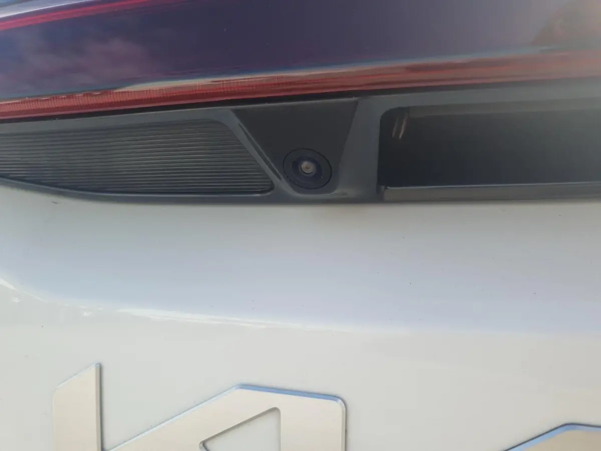 1.0 DPI ExecutiveLine | Stoel en stuurverwarming | Navigatie | Camera | Keyless met startknop | Climate control | Cruise control | Getinte ramen achter |