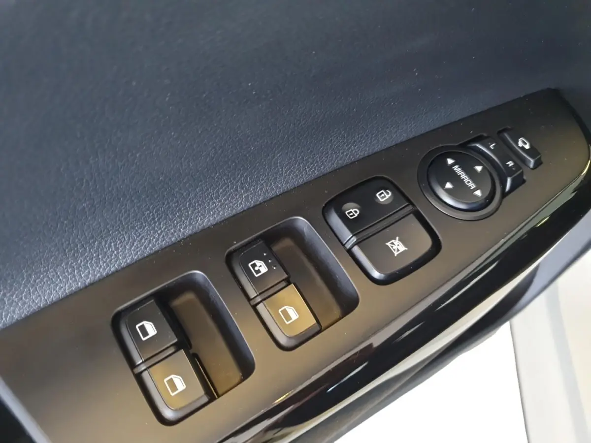1.0 DPI ExecutiveLine | Stoel en stuurverwarming | Navigatie | Camera | Keyless met startknop | Climate control | Cruise control | Getinte ramen achter |