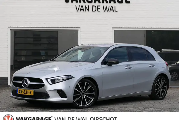 200 Launch Edition Premium | Night pakket | MBUX widescreen | Achteruitrijcamera | Stoelverwarming | Keyless | Sfeerverlichting | Dodehoek detectie | Apple-/Android carplay | 18-inch velgen