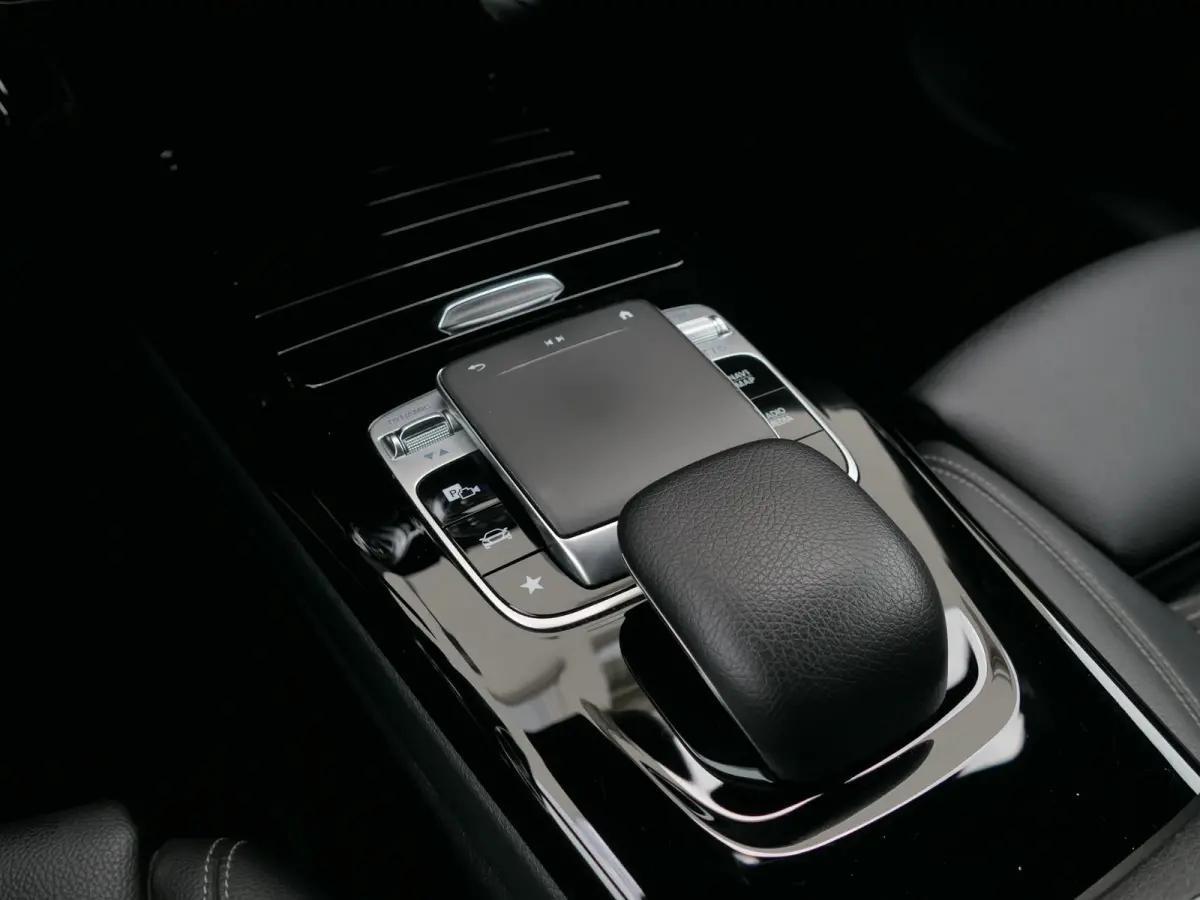 200 Launch Edition Premium | Night pakket | MBUX widescreen | Achteruitrijcamera | Stoelverwarming | Keyless | Sfeerverlichting | Dodehoek detectie | Apple-/Android carplay | 18-inch velgen