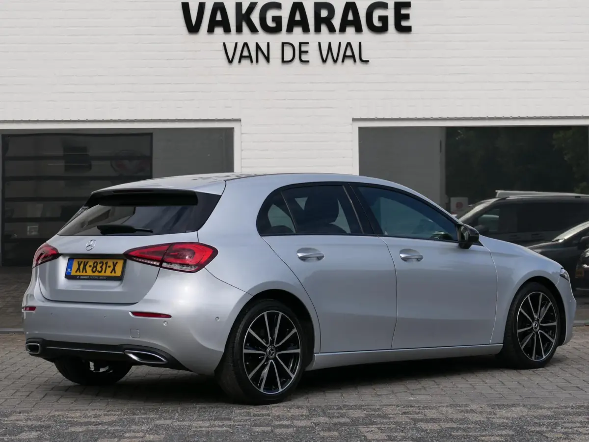 200 Launch Edition Premium | Night pakket | MBUX widescreen | Achteruitrijcamera | Stoelverwarming | Keyless | Sfeerverlichting | Dodehoek detectie | Apple-/Android carplay | 18-inch velgen