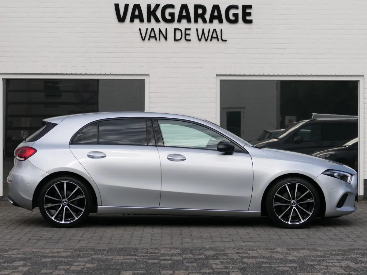 200 Launch Edition Premium | Night pakket | MBUX widescreen | Achteruitrijcamera | Stoelverwarming | Keyless | Sfeerverlichting | Dodehoek detectie | Apple-/Android carplay | 18-inch velgen