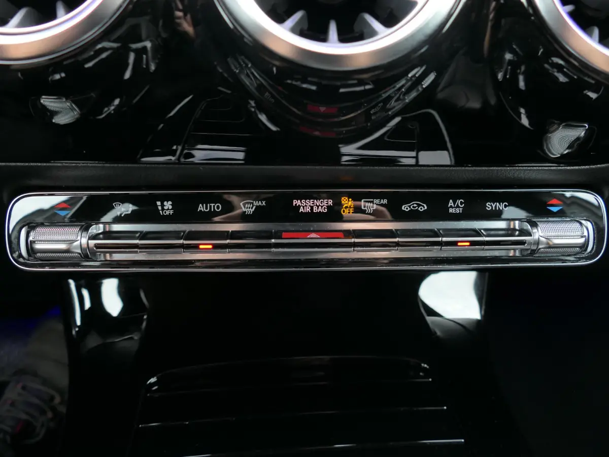 200 Launch Edition Premium | Night pakket | MBUX widescreen | Achteruitrijcamera | Stoelverwarming | Keyless | Sfeerverlichting | Dodehoek detectie | Apple-/Android carplay | 18-inch velgen