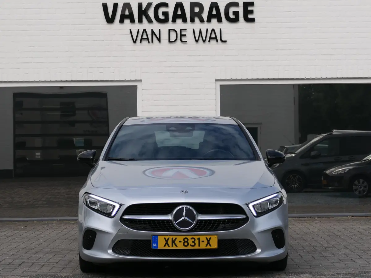 200 Launch Edition Premium | Night pakket | MBUX widescreen | Achteruitrijcamera | Stoelverwarming | Keyless | Sfeerverlichting | Dodehoek detectie | Apple-/Android carplay | 18-inch velgen