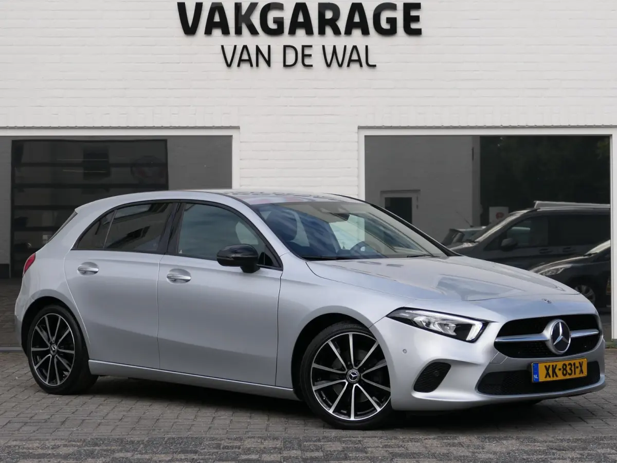 200 Launch Edition Premium | Night pakket | MBUX widescreen | Achteruitrijcamera | Stoelverwarming | Keyless | Sfeerverlichting | Dodehoek detectie | Apple-/Android carplay | 18-inch velgen