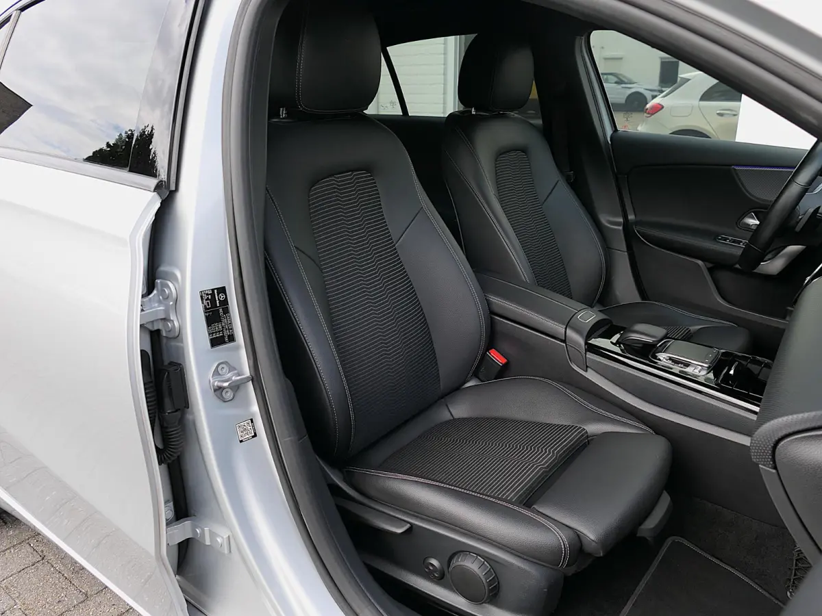 200 Launch Edition Premium | Night pakket | MBUX widescreen | Achteruitrijcamera | Stoelverwarming | Keyless | Sfeerverlichting | Dodehoek detectie | Apple-/Android carplay | 18-inch velgen