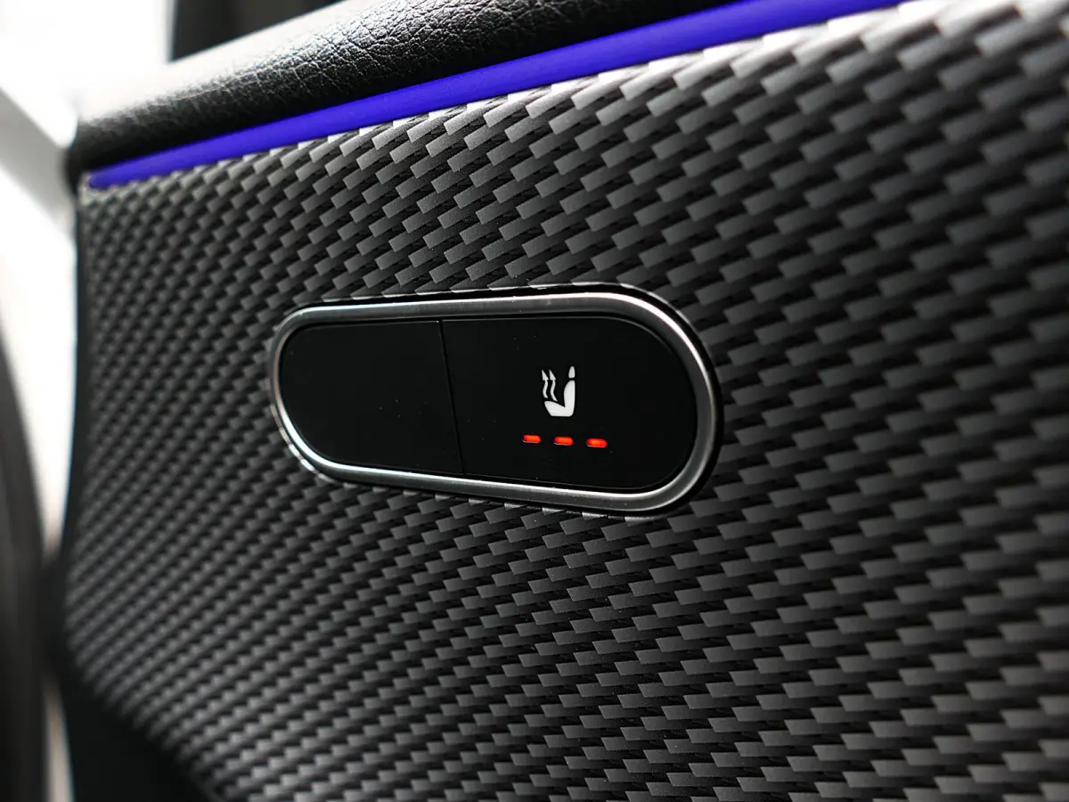 200 Launch Edition Premium | Night pakket | MBUX widescreen | Achteruitrijcamera | Stoelverwarming | Keyless | Sfeerverlichting | Dodehoek detectie | Apple-/Android carplay | 18-inch velgen