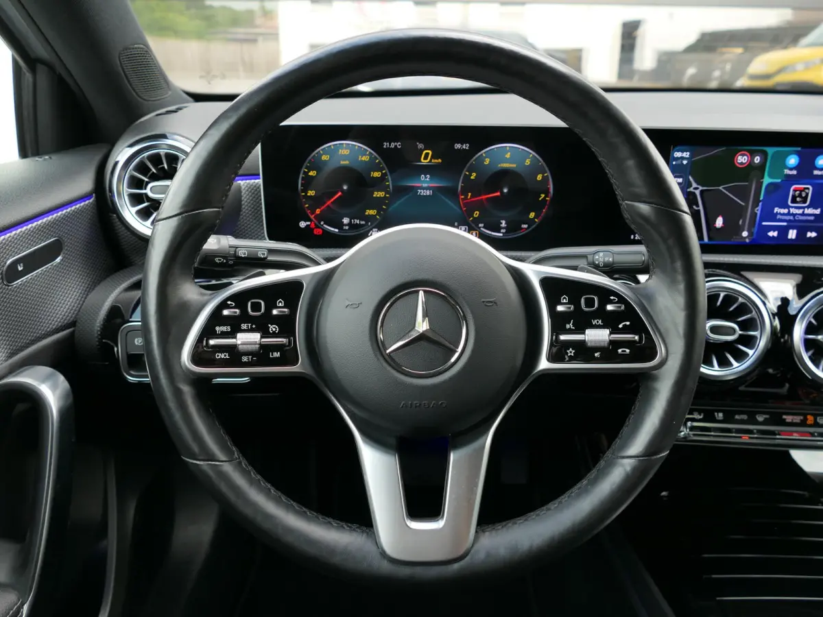 200 Launch Edition Premium | Night pakket | MBUX widescreen | Achteruitrijcamera | Stoelverwarming | Keyless | Sfeerverlichting | Dodehoek detectie | Apple-/Android carplay | 18-inch velgen