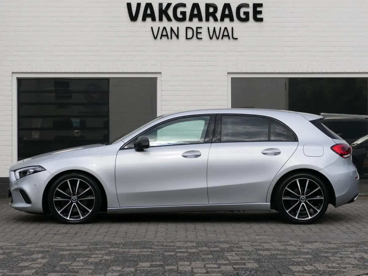 200 Launch Edition Premium | Night pakket | MBUX widescreen | Achteruitrijcamera | Stoelverwarming | Keyless | Sfeerverlichting | Dodehoek detectie | Apple-/Android carplay | 18-inch velgen