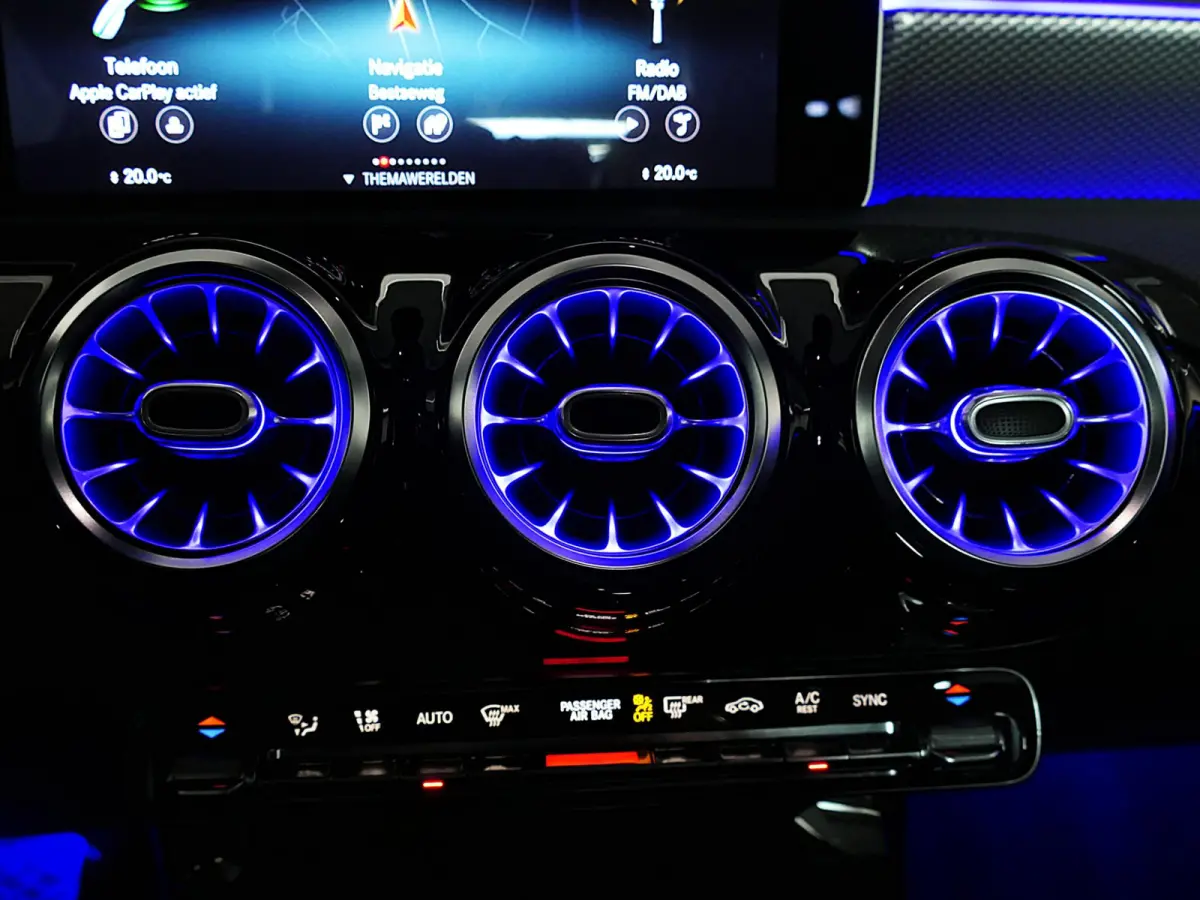 200 Launch Edition Premium | Night pakket | MBUX widescreen | Achteruitrijcamera | Stoelverwarming | Keyless | Sfeerverlichting | Dodehoek detectie | Apple-/Android carplay | 18-inch velgen