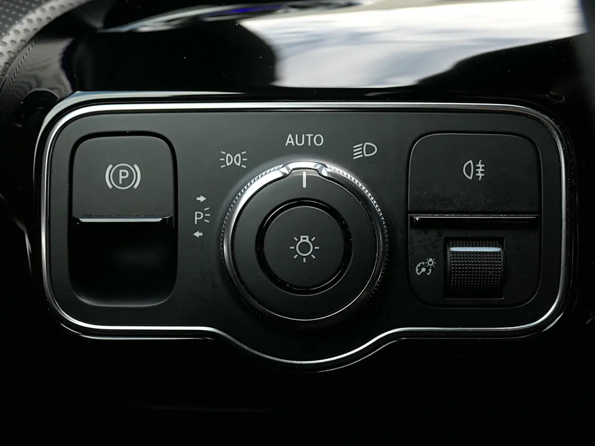 200 Launch Edition Premium | Night pakket | MBUX widescreen | Achteruitrijcamera | Stoelverwarming | Keyless | Sfeerverlichting | Dodehoek detectie | Apple-/Android carplay | 18-inch velgen