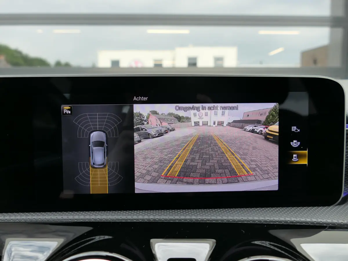 200 Launch Edition Premium | Night pakket | MBUX widescreen | Achteruitrijcamera | Stoelverwarming | Keyless | Sfeerverlichting | Dodehoek detectie | Apple-/Android carplay | 18-inch velgen