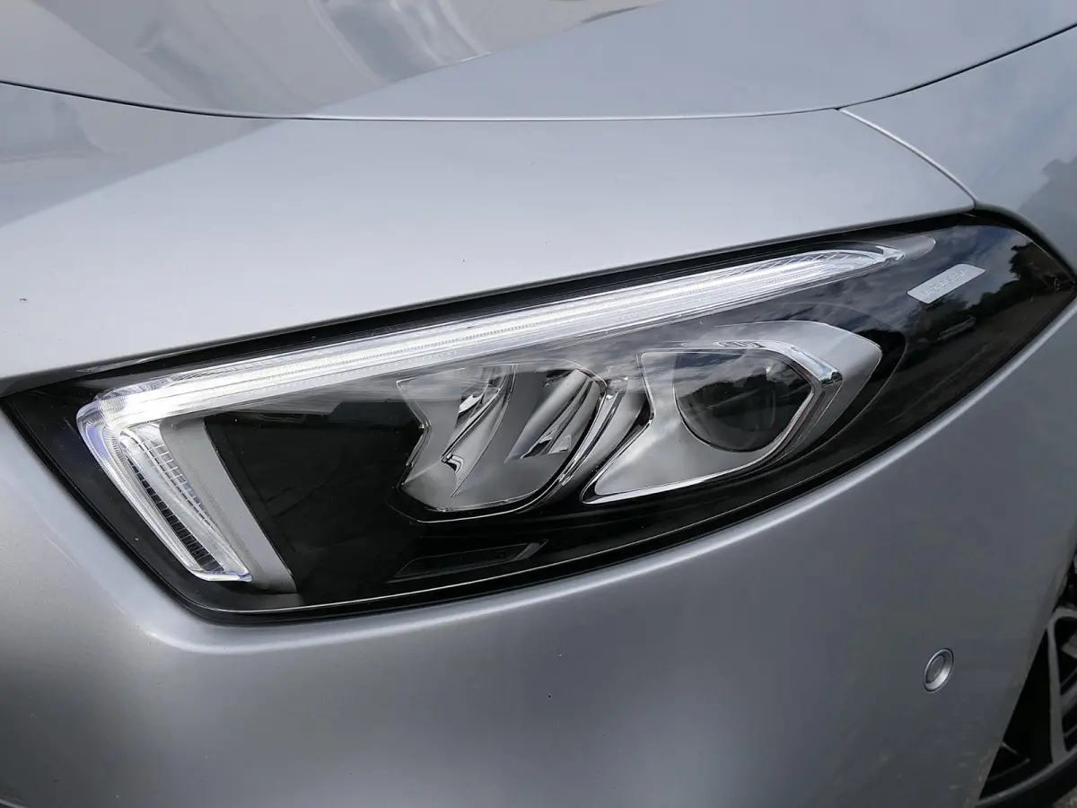 200 Launch Edition Premium | Night pakket | MBUX widescreen | Achteruitrijcamera | Stoelverwarming | Keyless | Sfeerverlichting | Dodehoek detectie | Apple-/Android carplay | 18-inch velgen