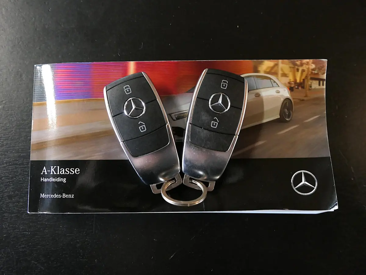 200 Launch Edition Premium | Night pakket | MBUX widescreen | Achteruitrijcamera | Stoelverwarming | Keyless | Sfeerverlichting | Dodehoek detectie | Apple-/Android carplay | 18-inch velgen