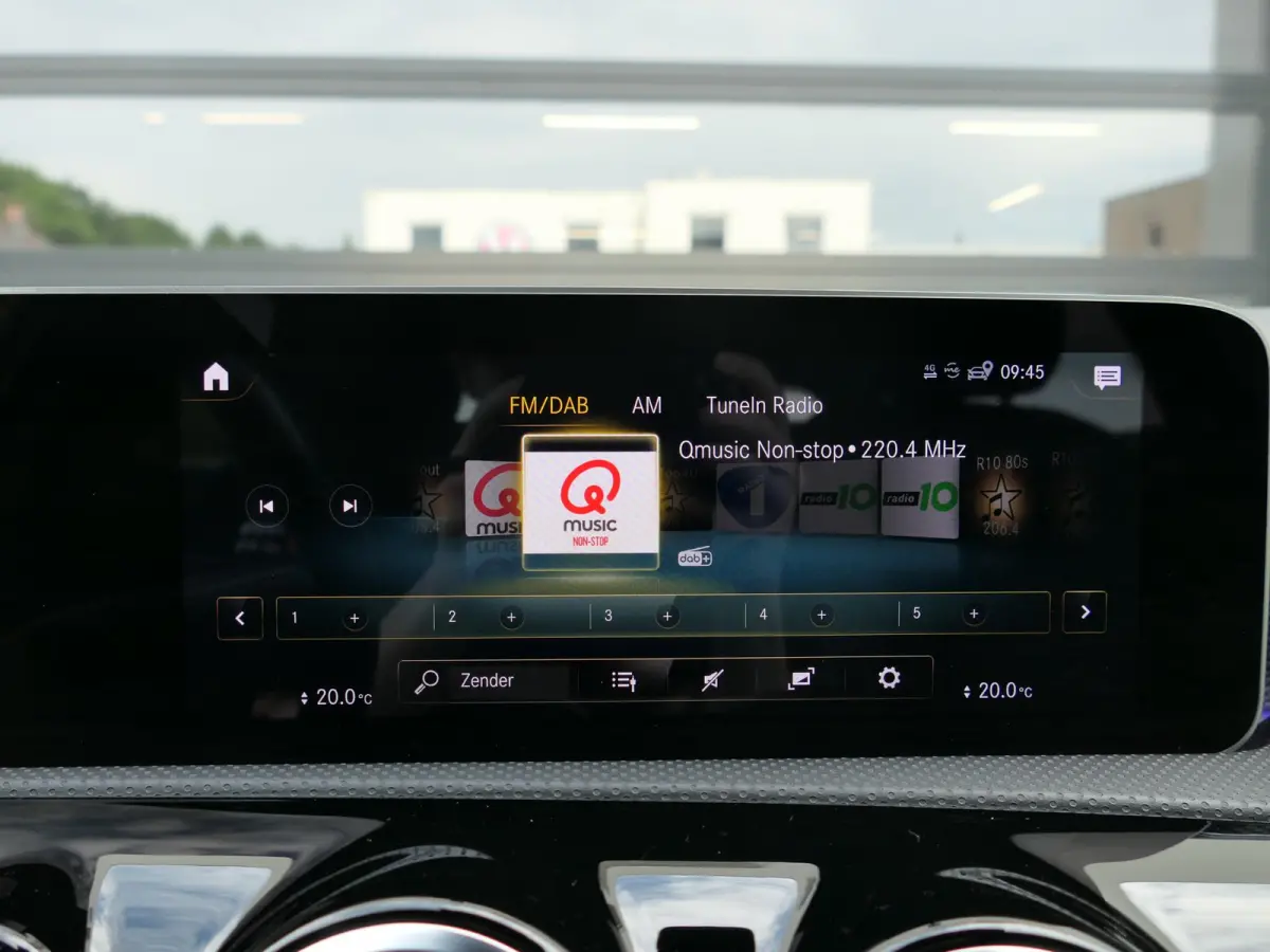 200 Launch Edition Premium | Night pakket | MBUX widescreen | Achteruitrijcamera | Stoelverwarming | Keyless | Sfeerverlichting | Dodehoek detectie | Apple-/Android carplay | 18-inch velgen