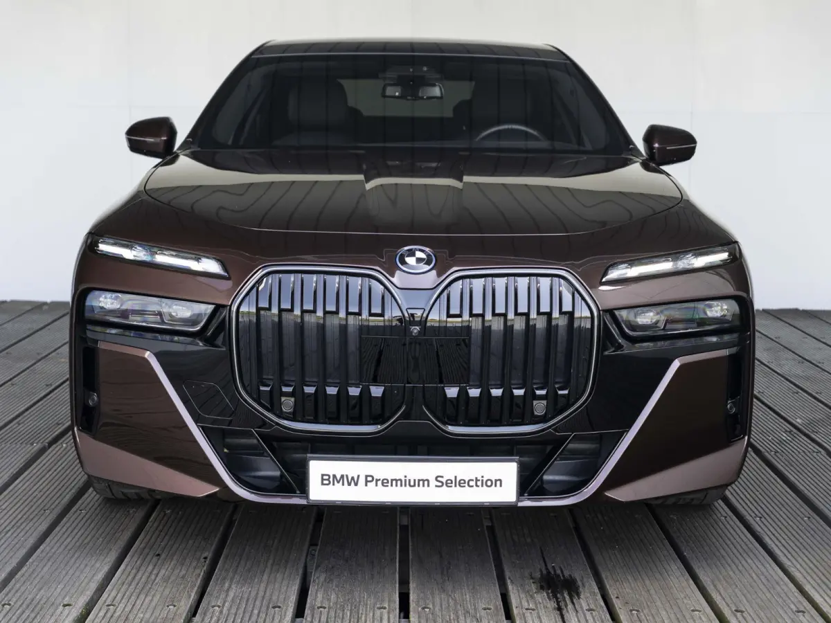 xDrive60 | M Sportpakket Pro | Colour PPF Mahony Brown | Connoisseur Pack | Climate Acoustics Pack | Active Steering | 21 inch | Iconic Glow kristalkoplampen | Stoelventilatie | Driving Assi