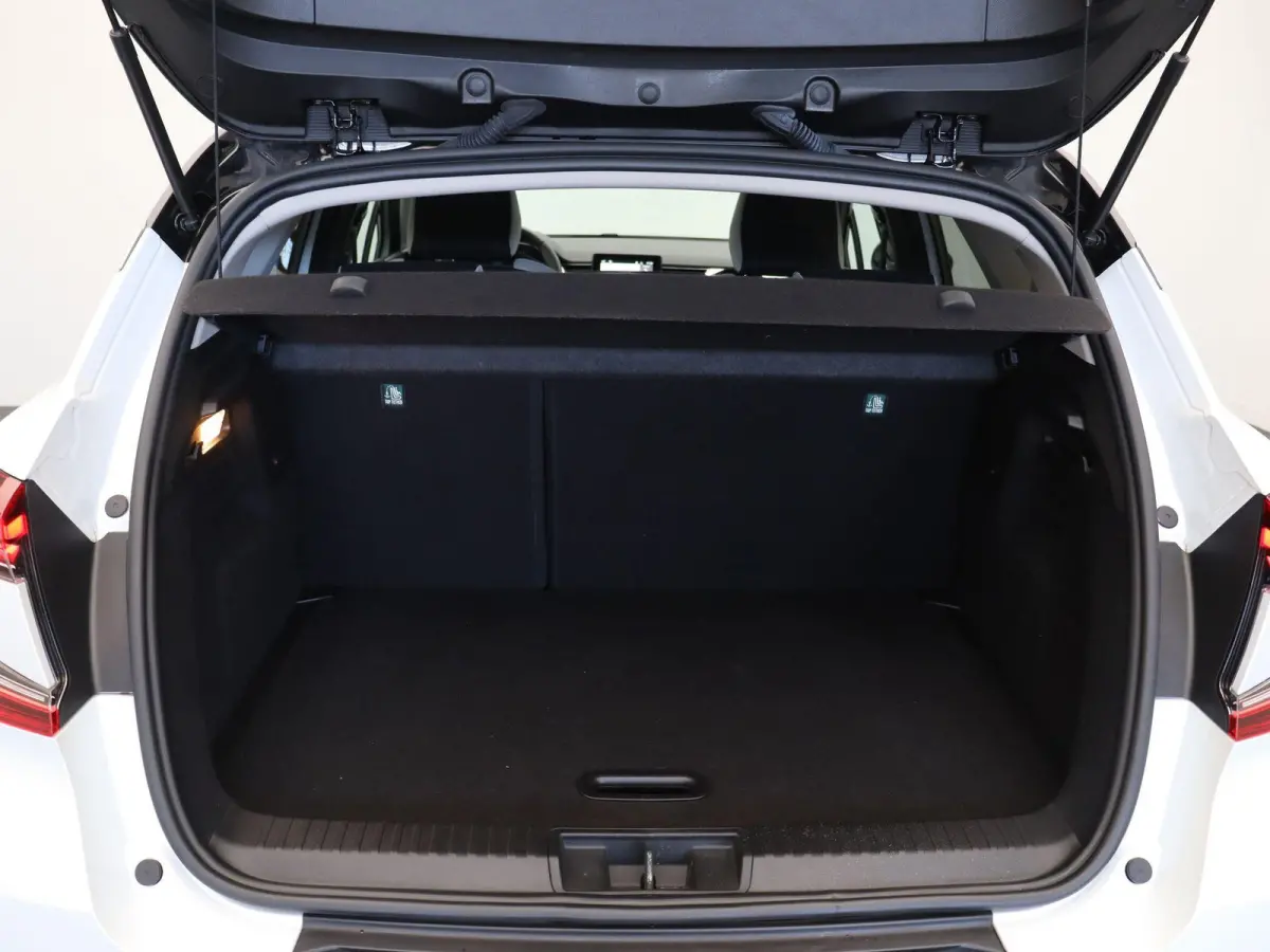 1.6 E-Tech Hybrid 145 Techno | Achteruitrijcamera | Parkeersensoren voor en achter | Navigatie | Led verlichting |
