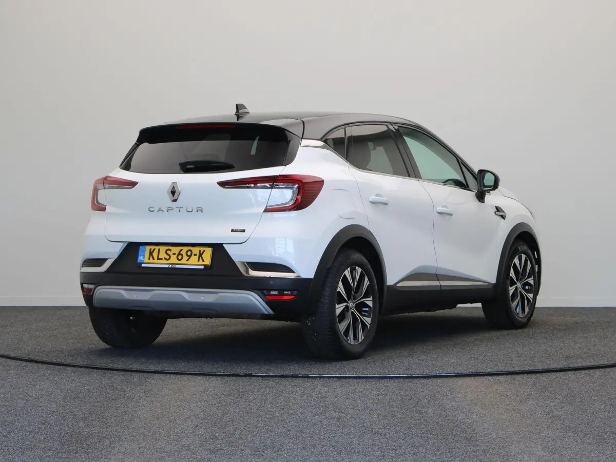 1.6 E-Tech Hybrid 145 Techno | Achteruitrijcamera | Parkeersensoren voor en achter | Navigatie | Led verlichting |