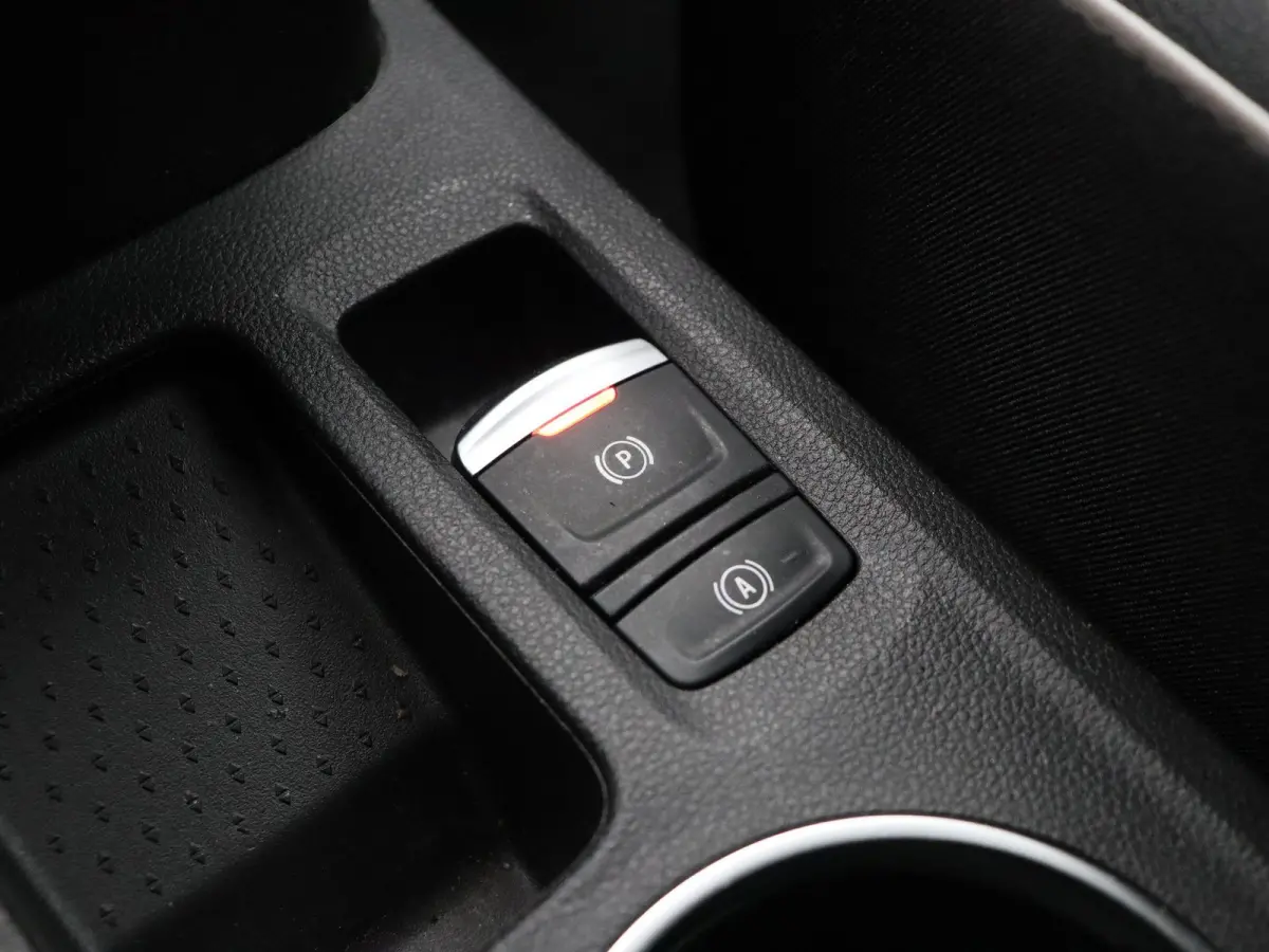 1.6 E-Tech Hybrid 145 Techno | Achteruitrijcamera | Parkeersensoren voor en achter | Navigatie | Led verlichting |