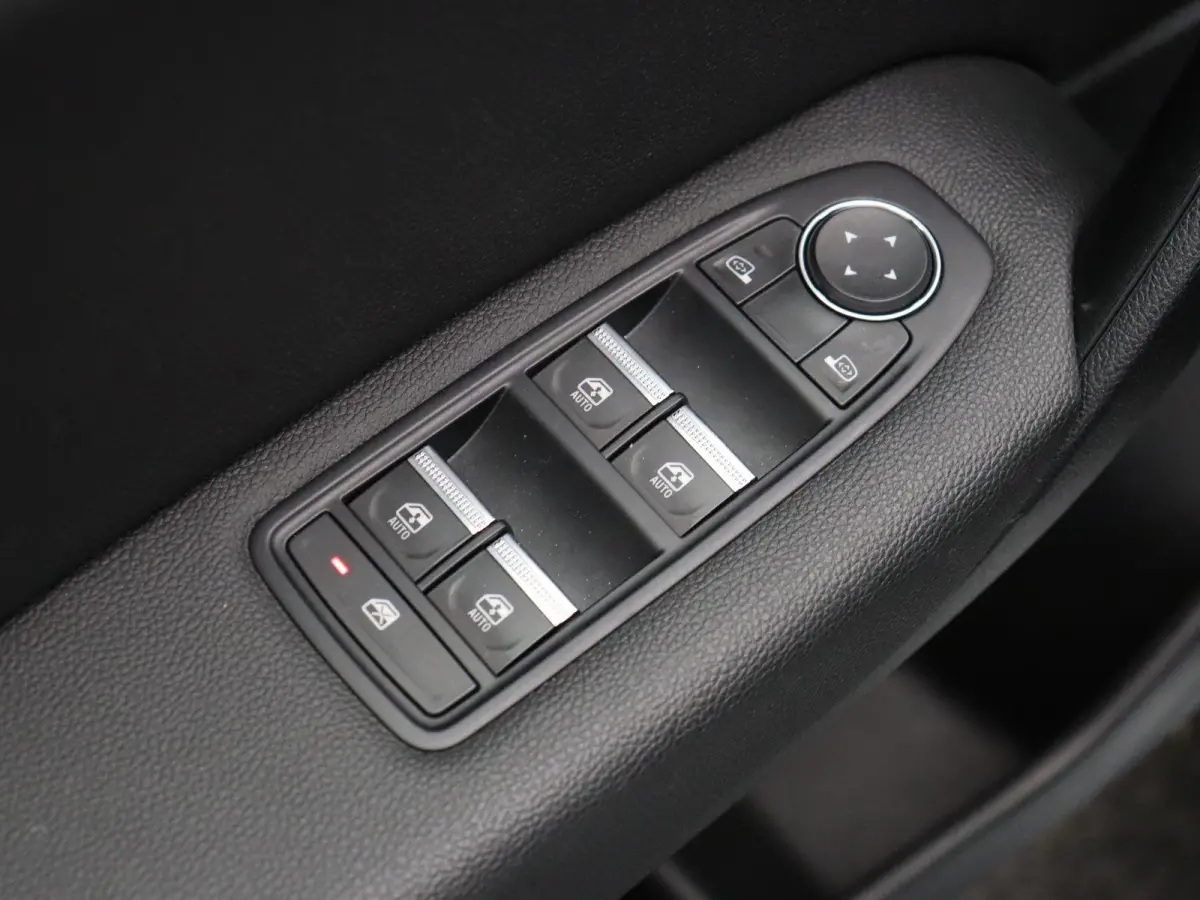 1.6 E-Tech Hybrid 145 Techno | Achteruitrijcamera | Parkeersensoren voor en achter | Navigatie | Led verlichting |