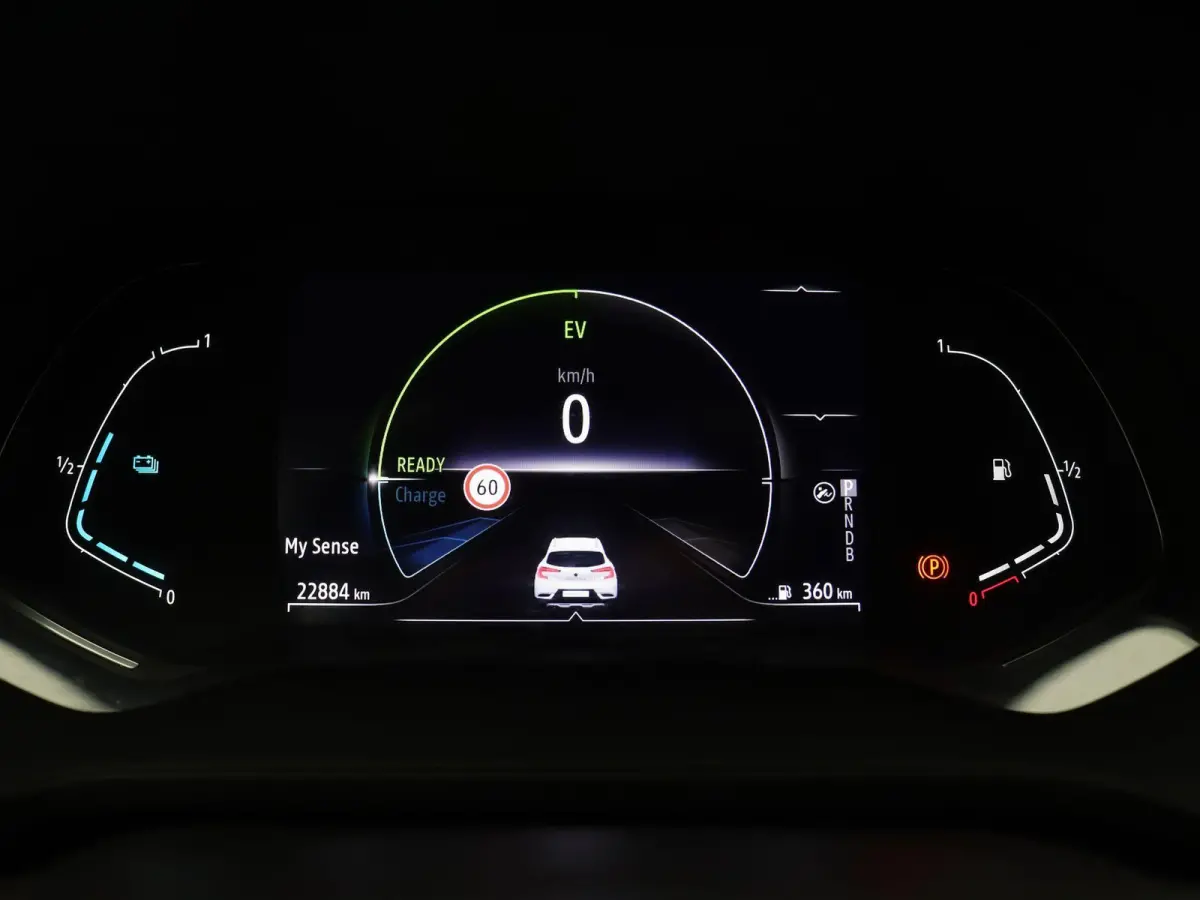 1.6 E-Tech Hybrid 145 Techno | Achteruitrijcamera | Parkeersensoren voor en achter | Navigatie | Led verlichting |