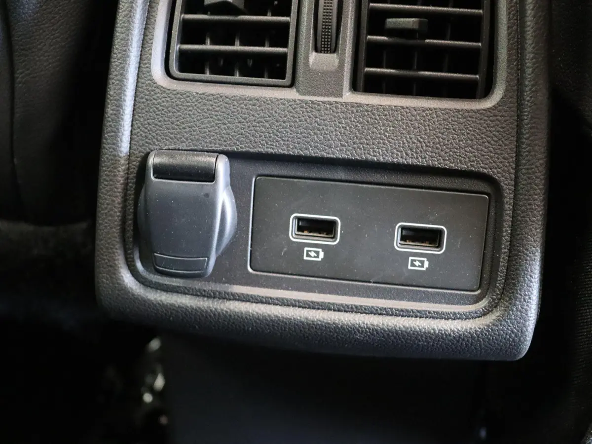 1.6 E-Tech Hybrid 145 Techno | Achteruitrijcamera | Parkeersensoren voor en achter | Navigatie | Led verlichting |