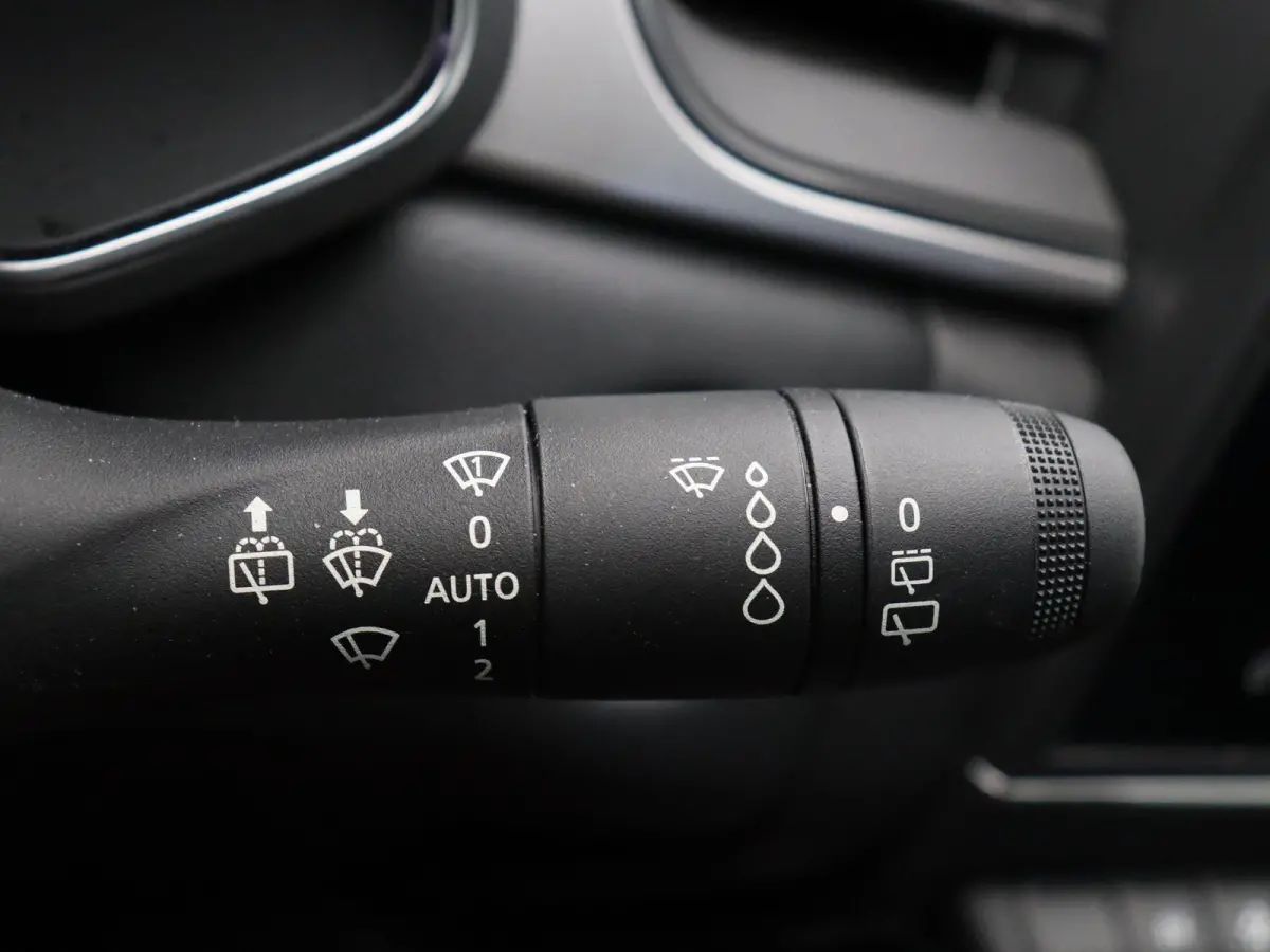 1.6 E-Tech Hybrid 145 Techno | Achteruitrijcamera | Parkeersensoren voor en achter | Navigatie | Led verlichting |
