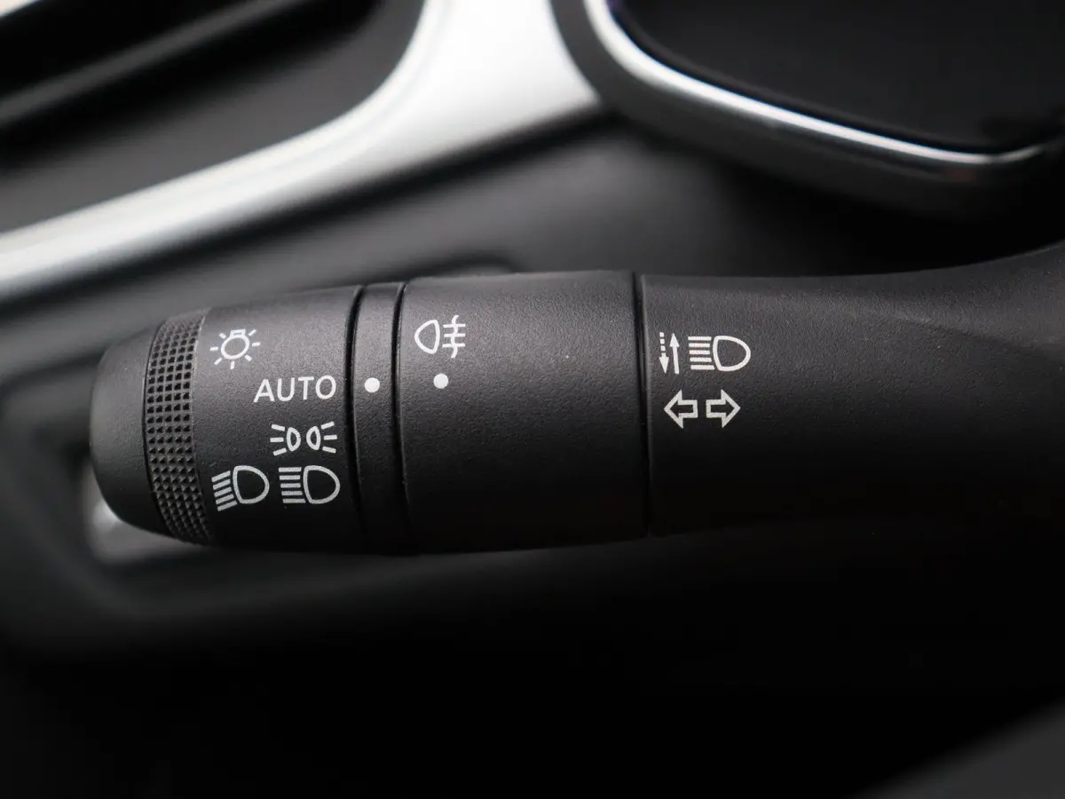 1.6 E-Tech Hybrid 145 Techno | Achteruitrijcamera | Parkeersensoren voor en achter | Navigatie | Led verlichting |