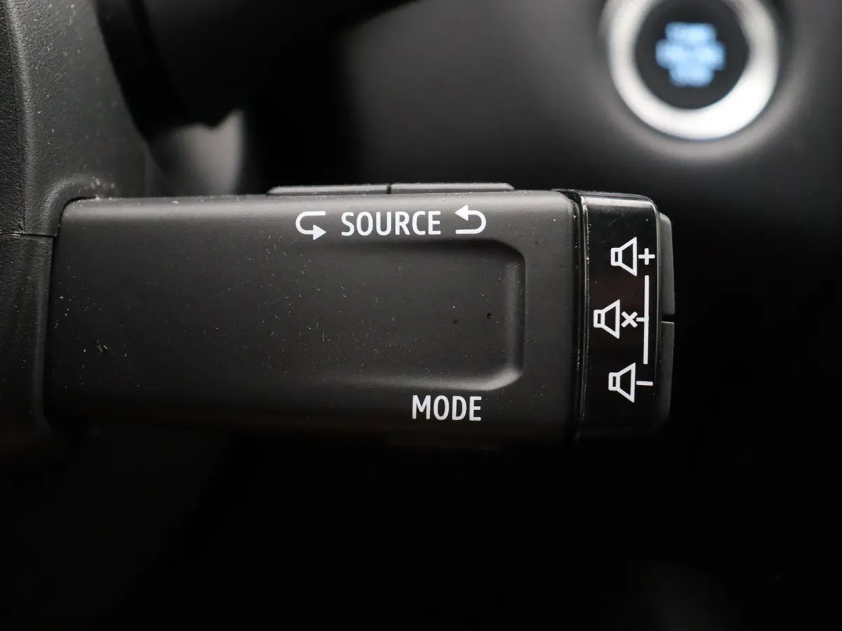 1.6 E-Tech Hybrid 145 Techno | Achteruitrijcamera | Parkeersensoren voor en achter | Navigatie | Led verlichting |
